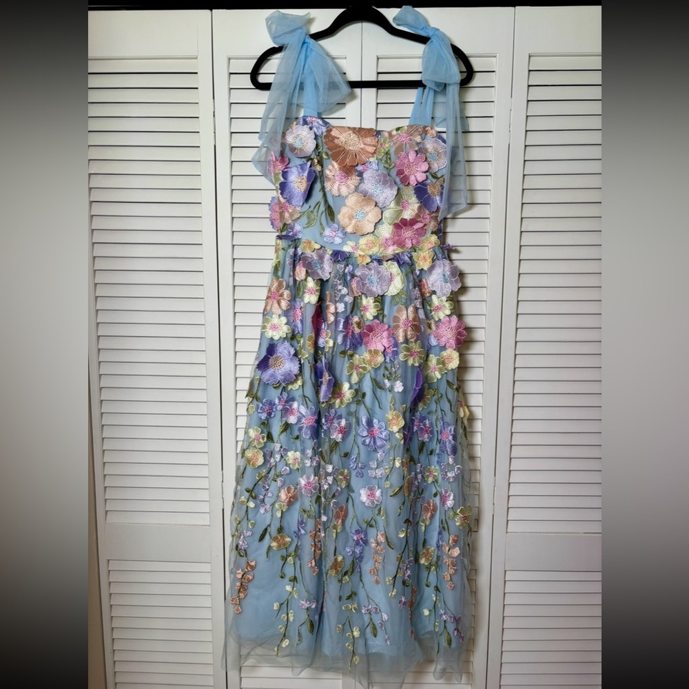 Boutique Just Me Blue 3D Floral Embroidered Tulle Midi Dress NWT  Size Small - Picture 2 of 5